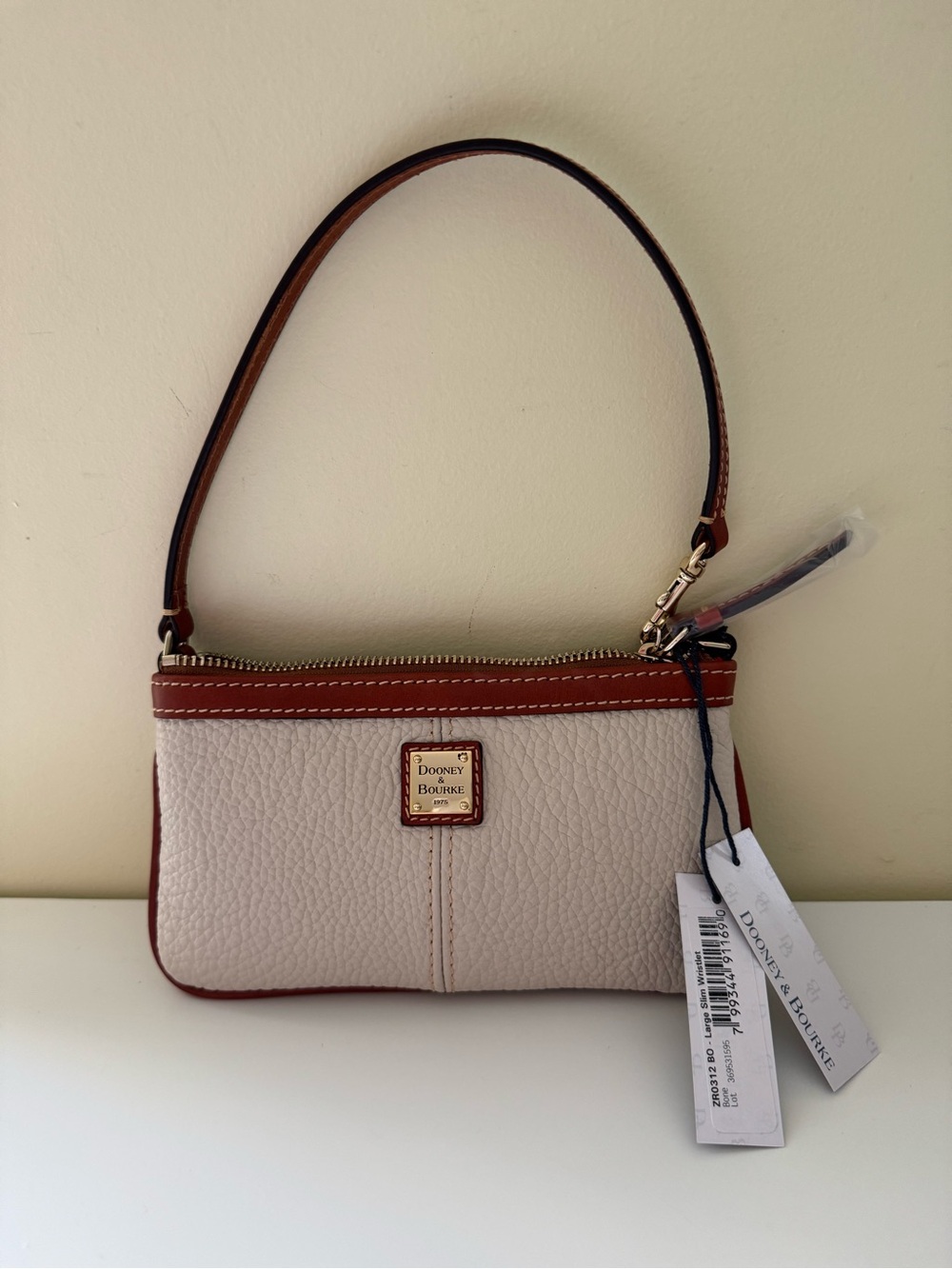 Brand New Dooney & Bourke Leather Large Slim Wristlet in Bone with Tan Trim. - Picture 2 of 4